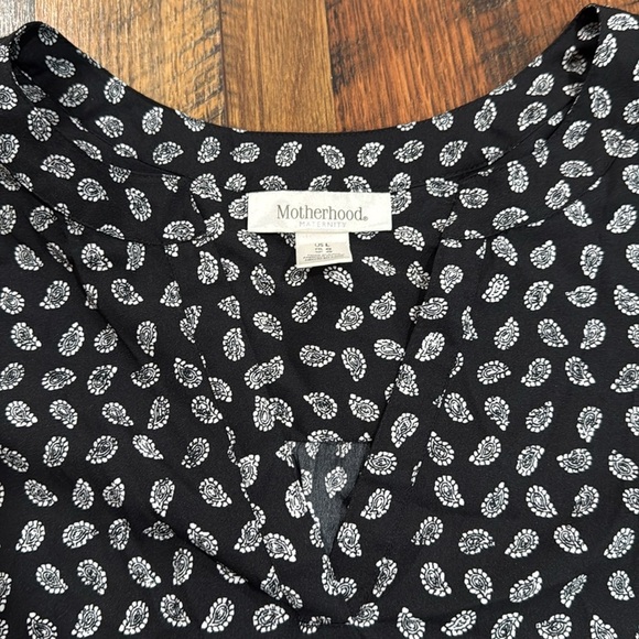 Motherhood Maternity Flowy Paisley V-Neck Blouse - Picture 5 of 7